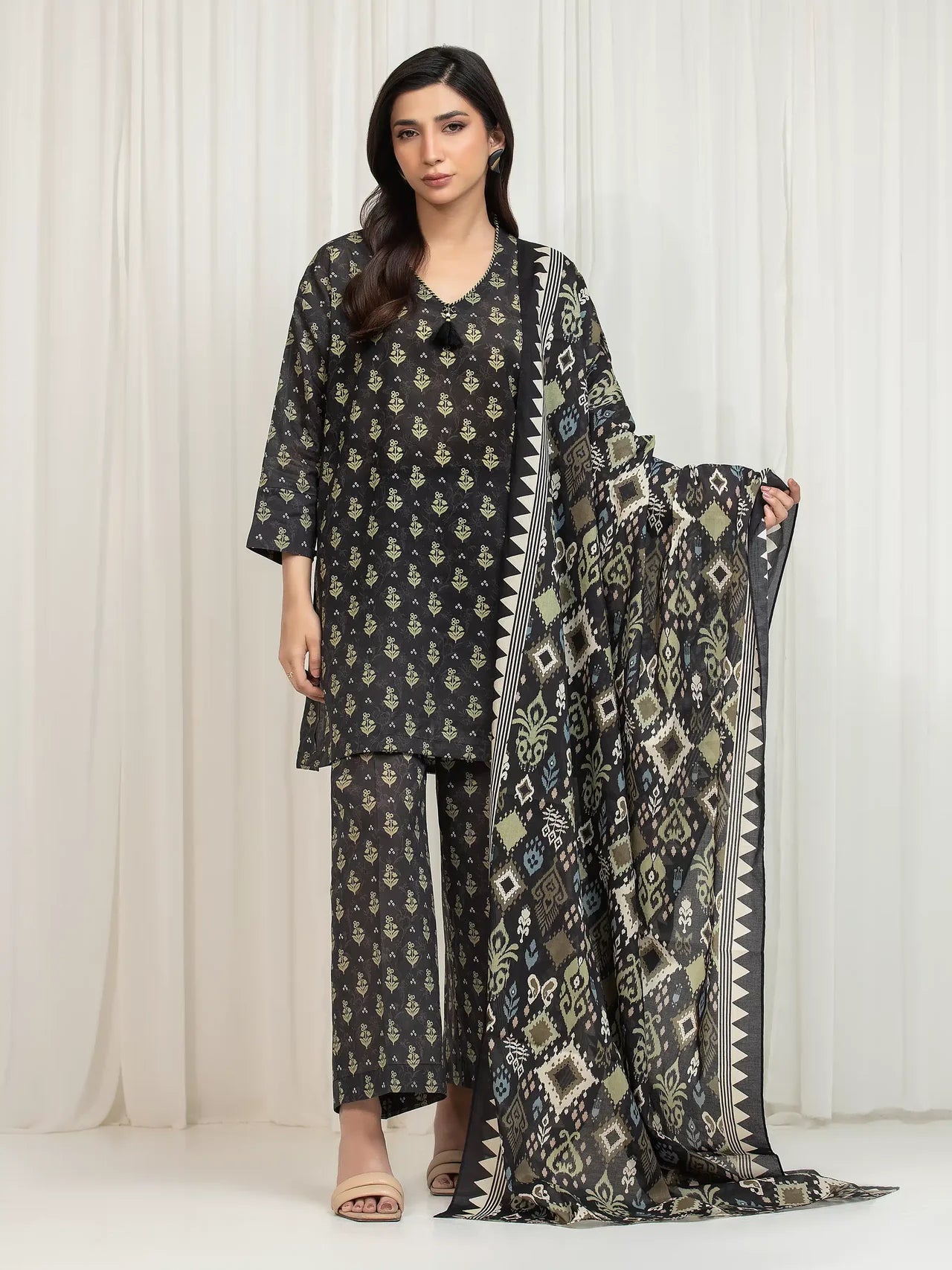 ALLURE | Unstitched 3PC Floral Printed lawn EWU6A1-36752-3P
