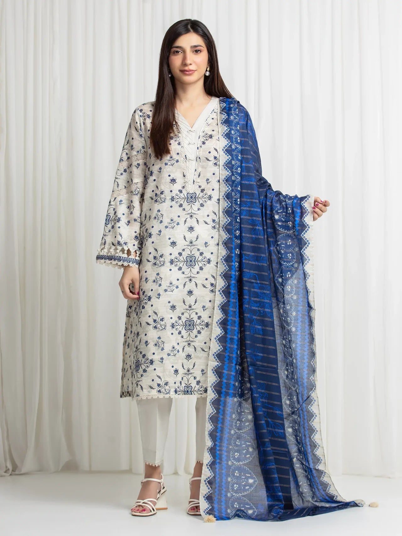 MERAK ZARI | Unstitched 3PC lawn  EWU6M6-069-3P