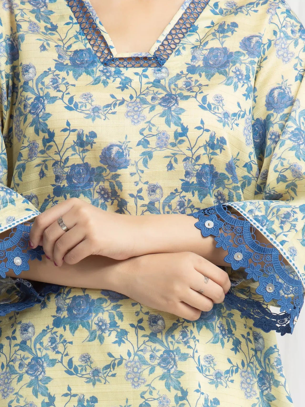 MERAK ZARI | Unstitched 3PC lawn EWU6M6-063-3P