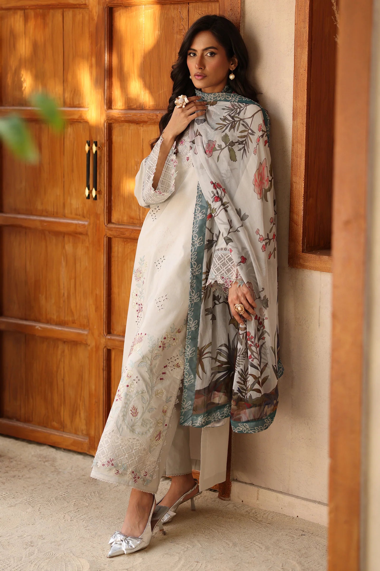 Luxury Embroidered NORAH 3PC Unstitched Lawn By Rangeen By Raaya