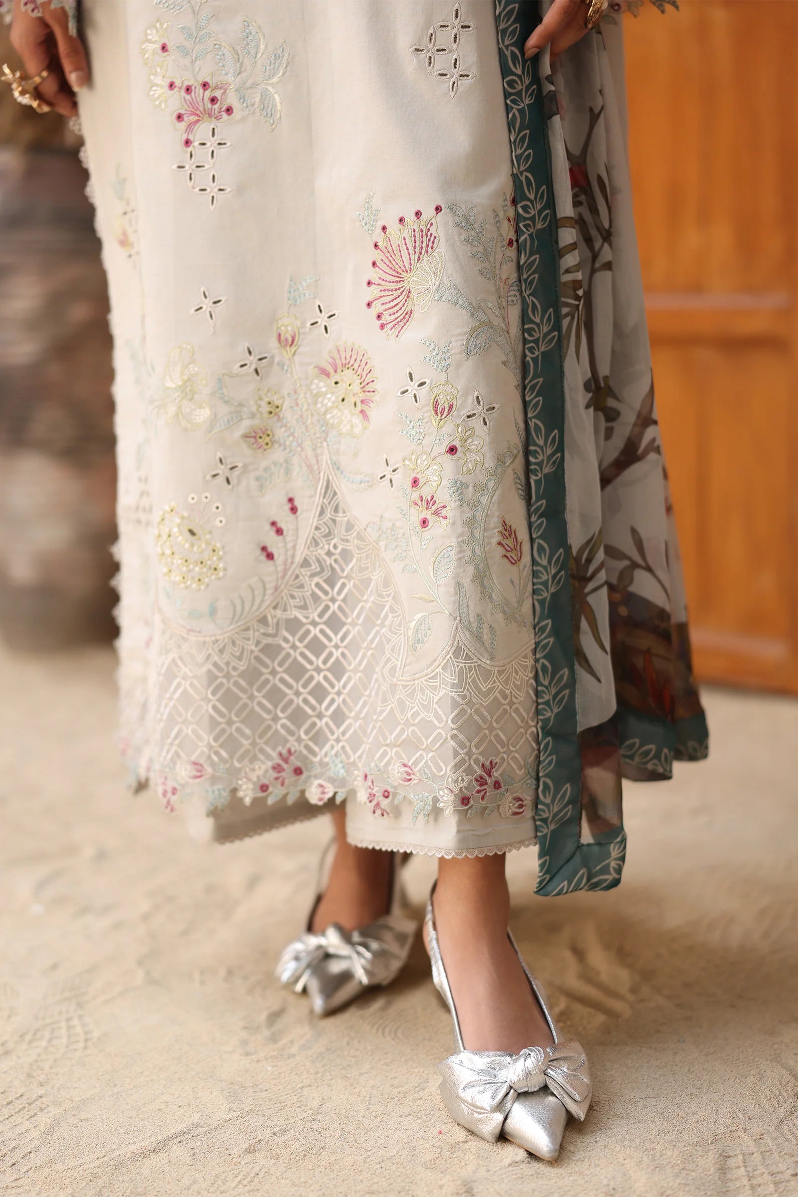 Luxury Embroidered NORAH 3PC Unstitched Lawn By Rangeen By Raaya