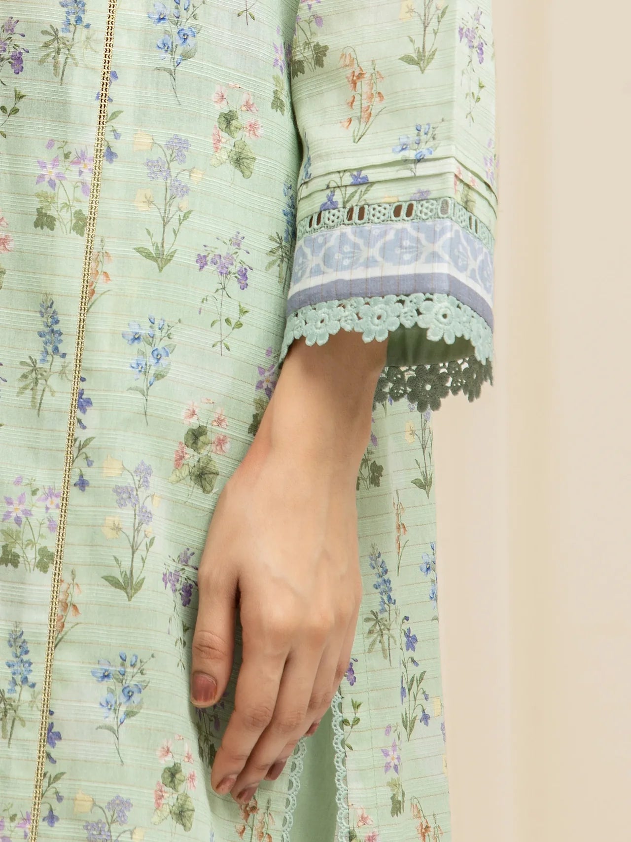 MERAK ZARI | Unstitched 3PC lawn EWU6M6-019-3P