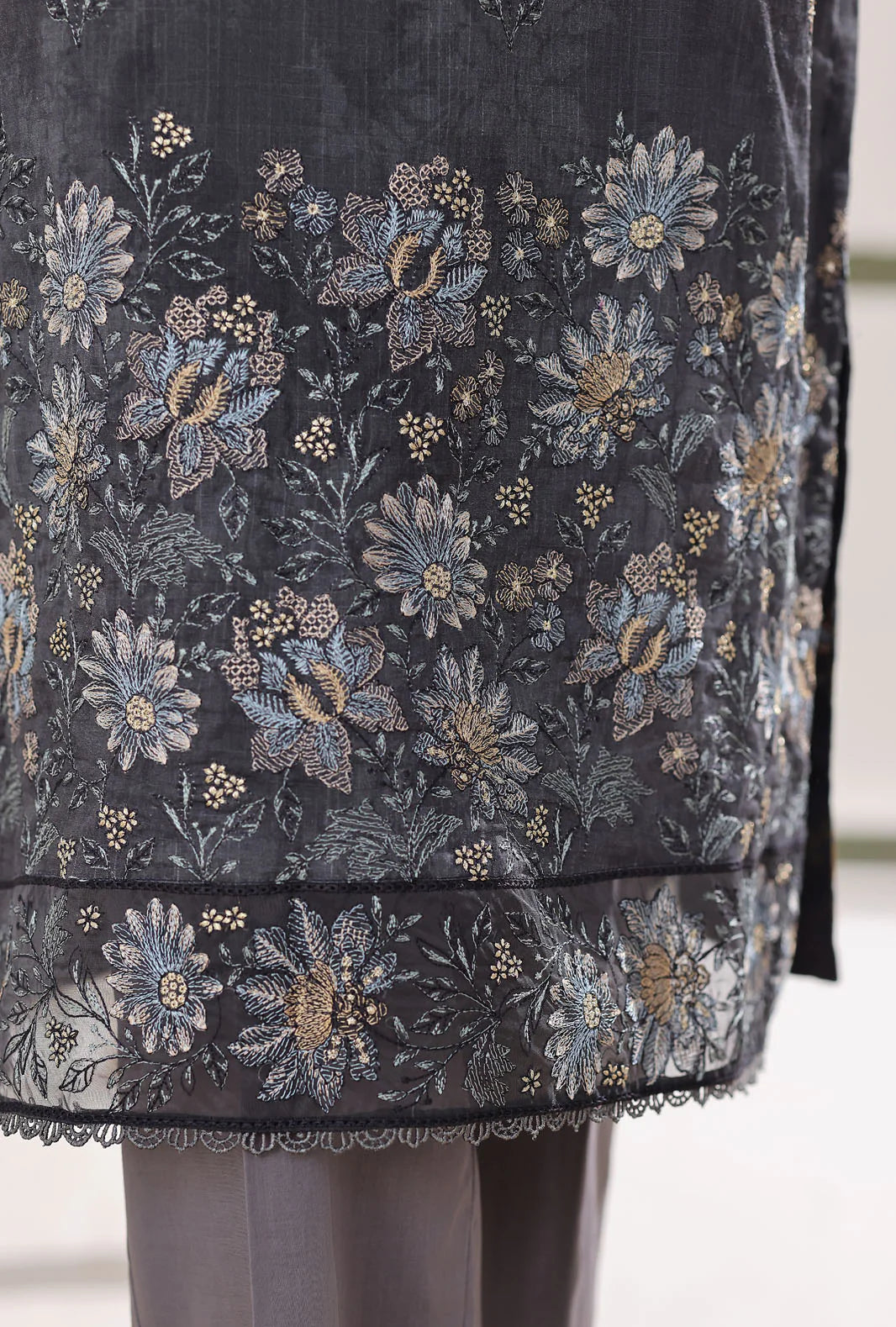 Mehak By HZ Textiles Embroidered 3PC Lawn Suit