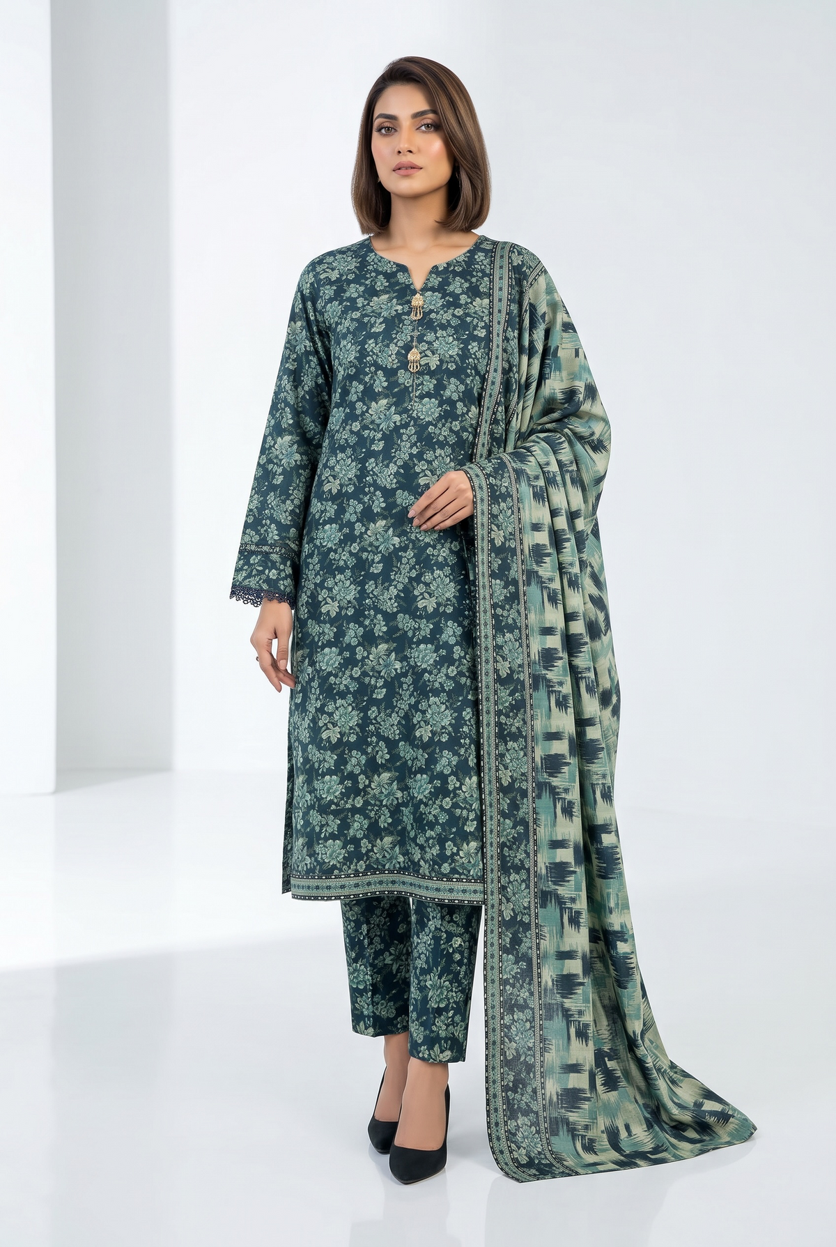 Original Stitched Binsaeed 3PC Printed Lawn Article 12